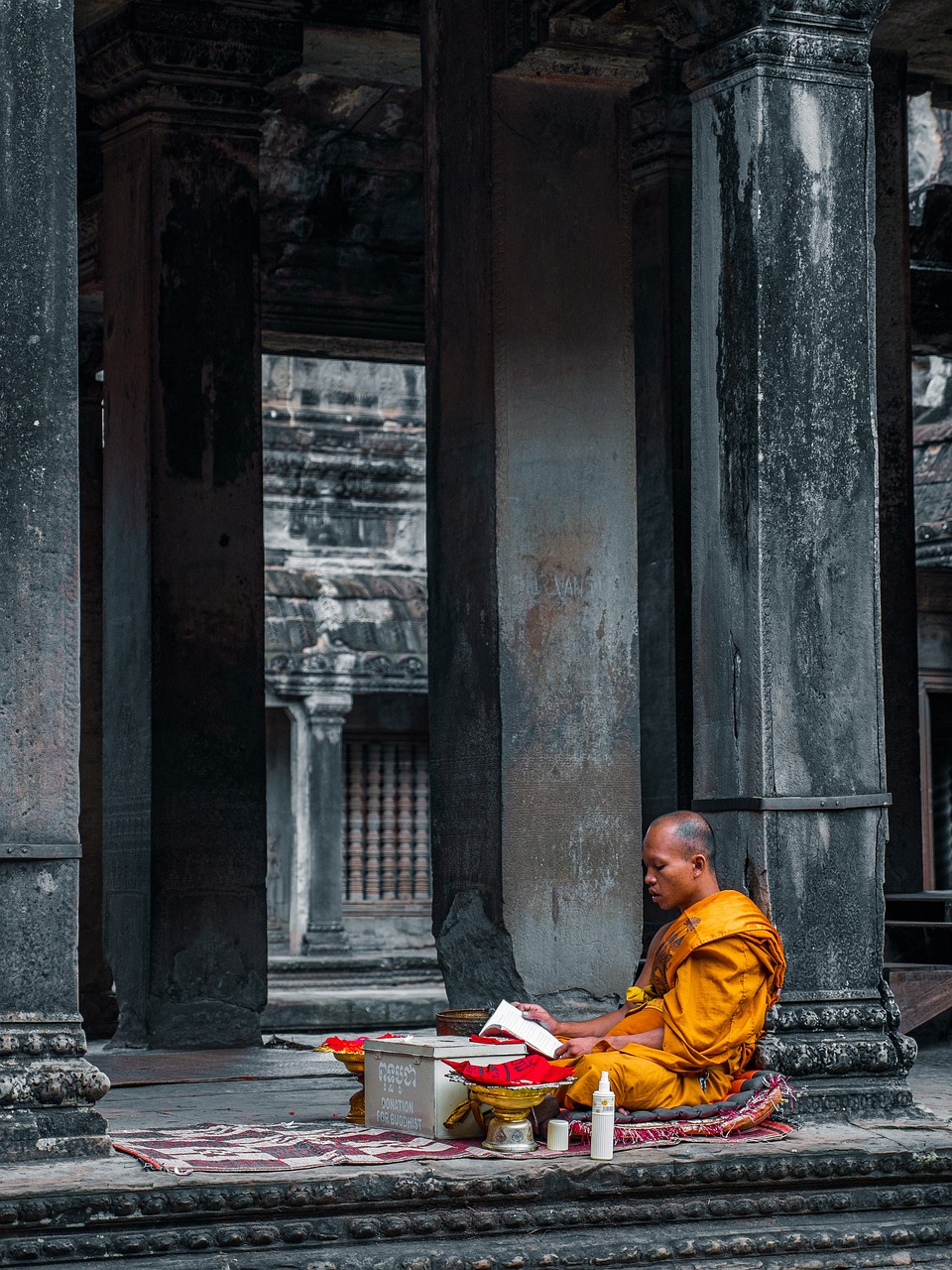 entdecken sie die vorteile der meditation: techniken, tipps und methoden für mehr entspannung, achtsamkeit und inneres gleichgewicht im alltag.